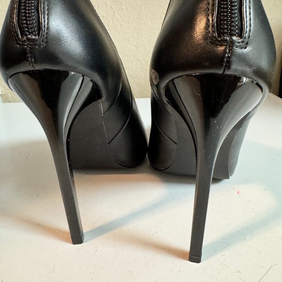 Black Heels - Picture 2 of 3